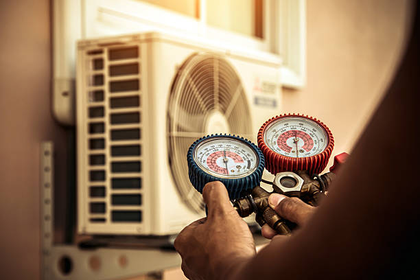 Professional Ac Installation technician working in Riverside, IA